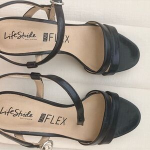 Life Stride Black and Beige Sandals